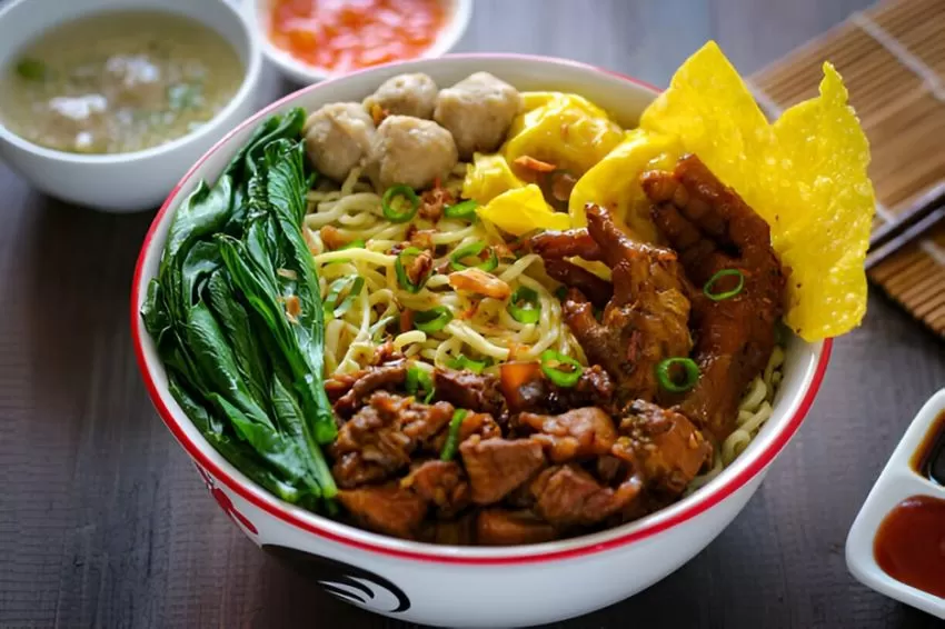 Rahasia di Balik Mie Ayam Terenak: Dari Kuah Sampai Topping