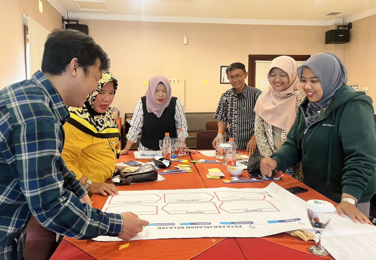 Transformasi Kurikulum Merdeka Peluang dan Tantangan di Sekolah Negeri